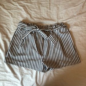 Adorable stripped shorts